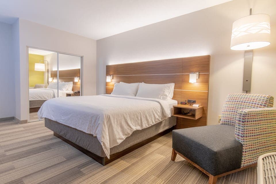 In-room safe, laptop workspace, iron/ironing board