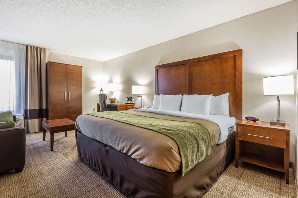 Room, 1 Queen Bed, Accessible, Non Smoking | Desk, laptop workspace, blackout drapes, iron/ironing board
