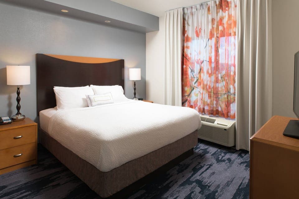 In-room safe, desk, laptop workspace, soundproofing