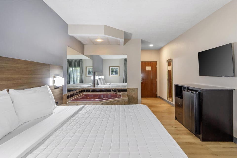 Suite, 1 King Bed, Non Smoking, Jetted Tub | Desk, laptop workspace, iron/ironing board, rollaway beds