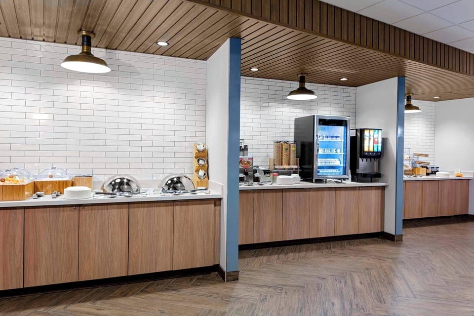 Free daily continental breakfast