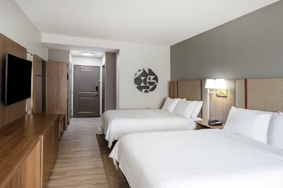Egyptian cotton sheets, down comforters, in-room safe, desk