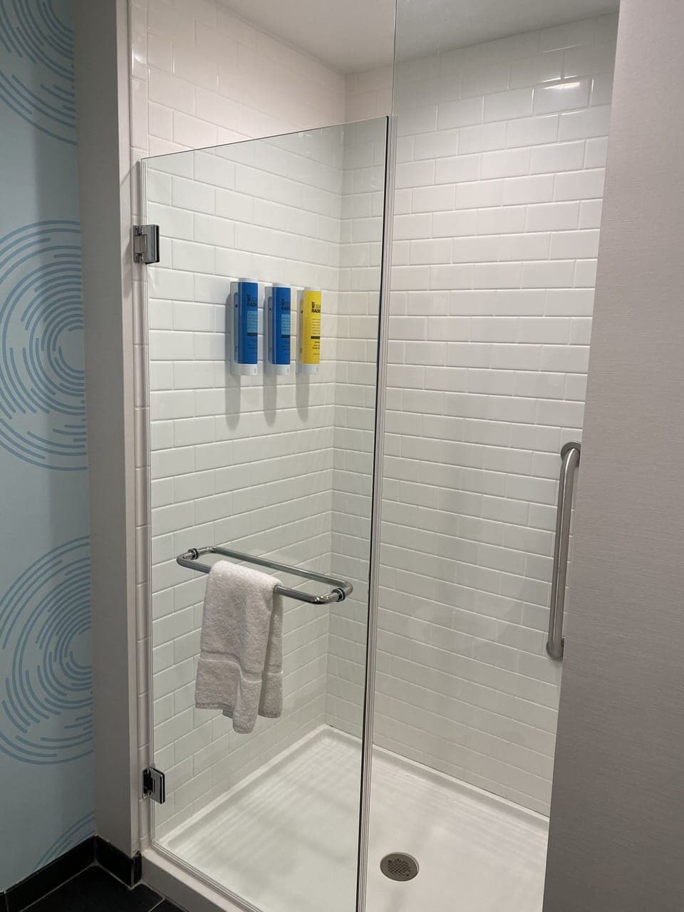 Room, 1 King Bed, Accessible (Hearing) | Bathroom shower