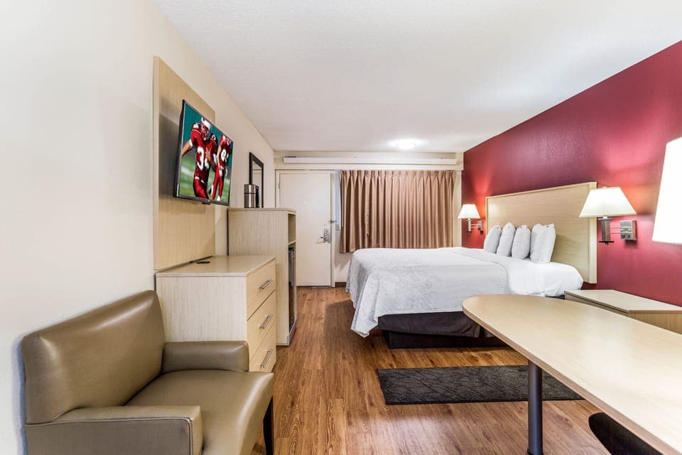 Superior Room, 1 King Bed (Smoke Free) | Desk, blackout drapes, iron/ironing board, free WiFi