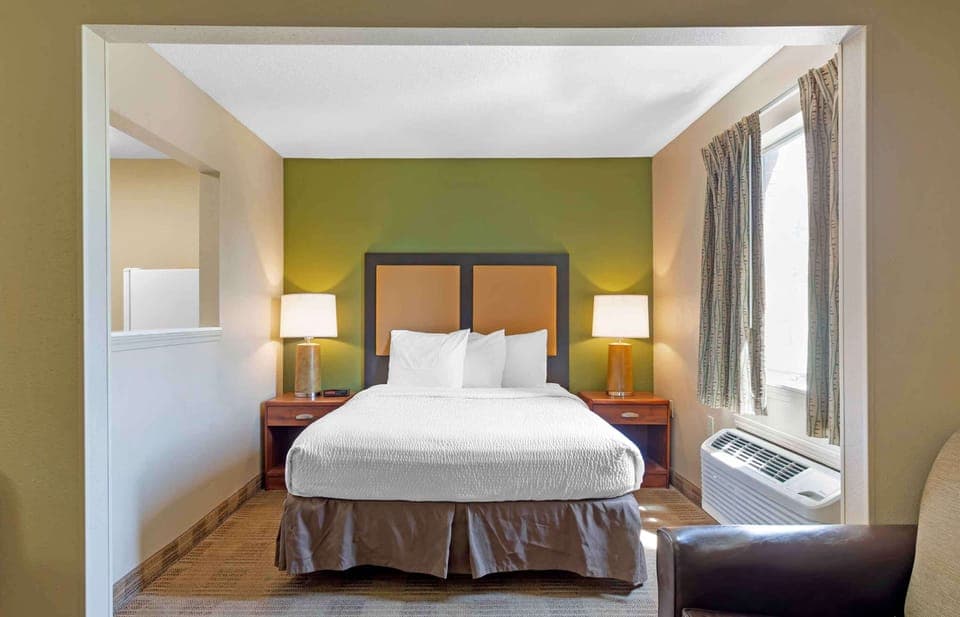 Deluxe Studio, 1 Queen Bed with Sofa bed, Non Smoking | Desk, iron/ironing board, free WiFi, bed sheets