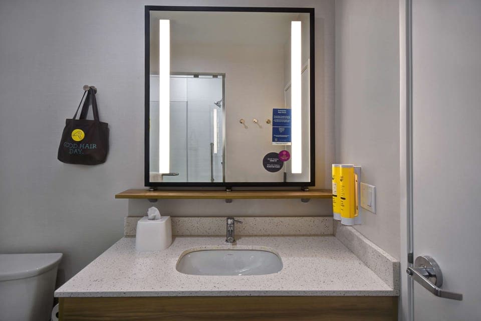 Room, 2 Queen Beds | Bathroom | Free toiletries, towels