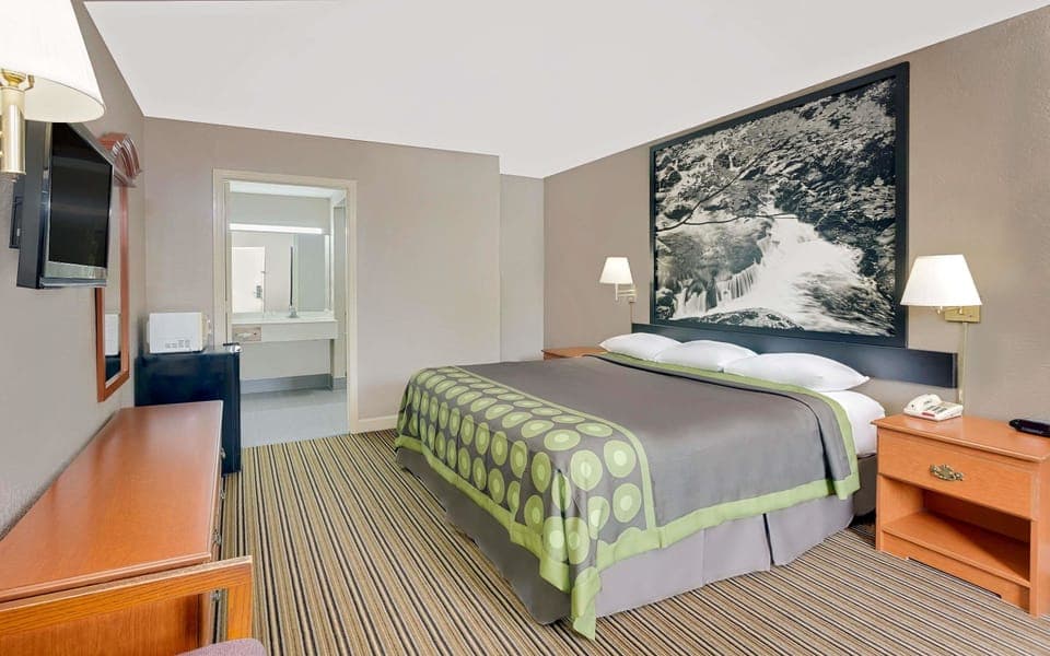 Room, 1 King Bed, Accessible, Non Smoking | Desk, blackout drapes, iron/ironing board, rollaway beds