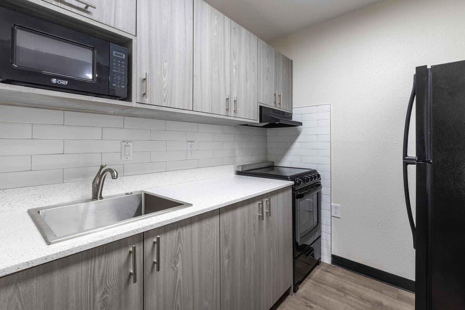 Studio, 1 Queen Bed, Non Smoking | Private kitchen | Fridge, microwave, stovetop, coffee/tea maker