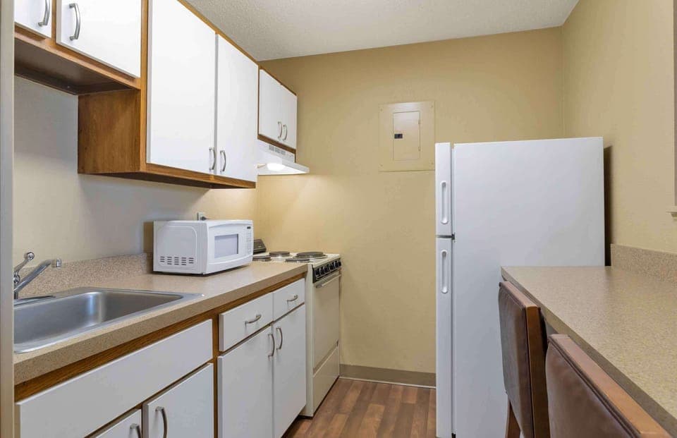 Deluxe Studio, 1 Queen Bed with Sofa bed, Non Smoking | Desk, iron/ironing board, free WiFi