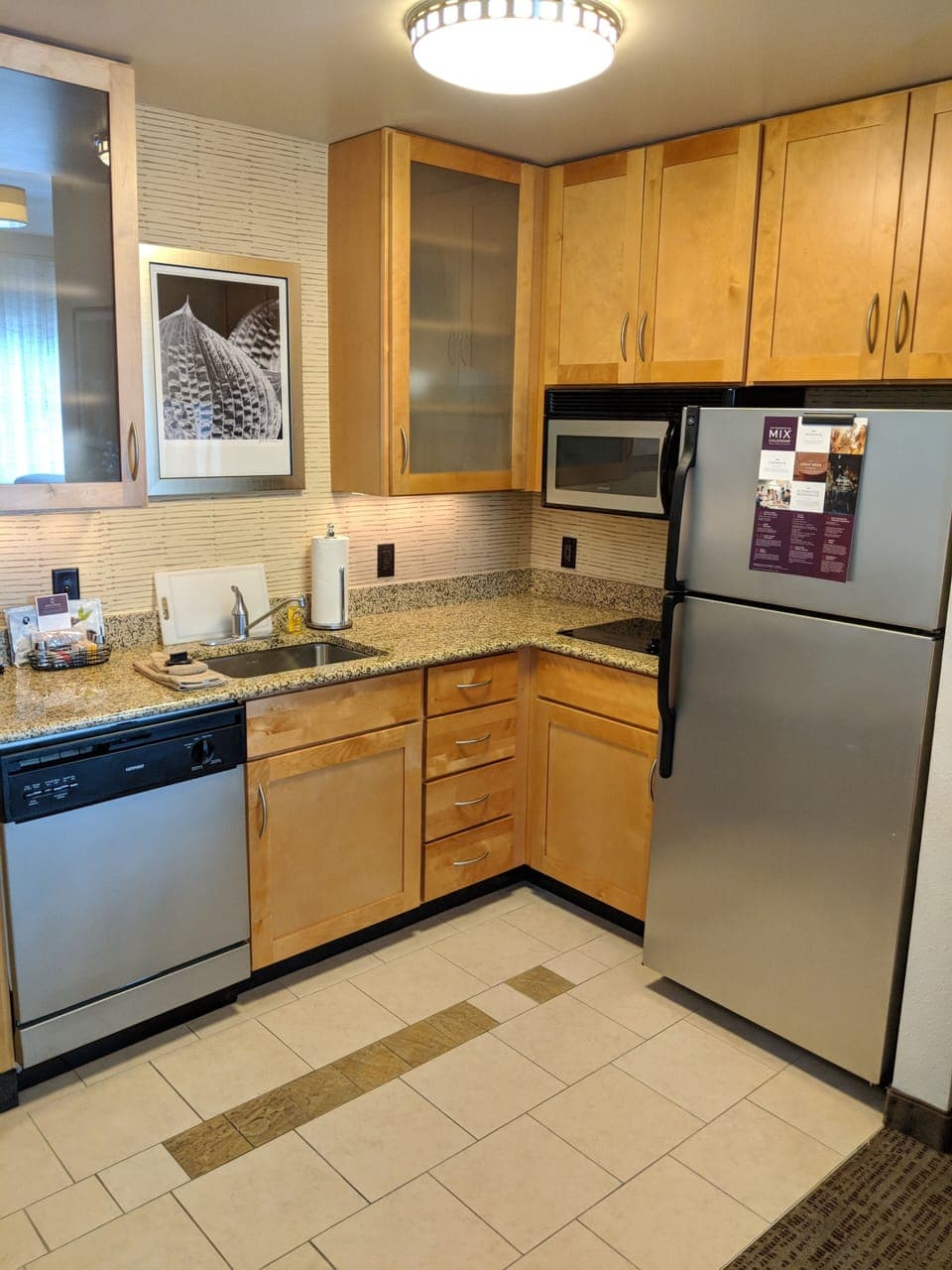 Full-size fridge, microwave, stovetop, dishwasher