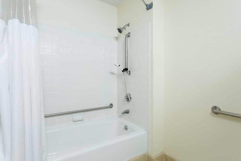 Room, 1 Queen Bed, Accessible, Non Smoking (Mobility Accessible) | Bathroom | Combined shower/tub, free toiletries, hair dryer, towels