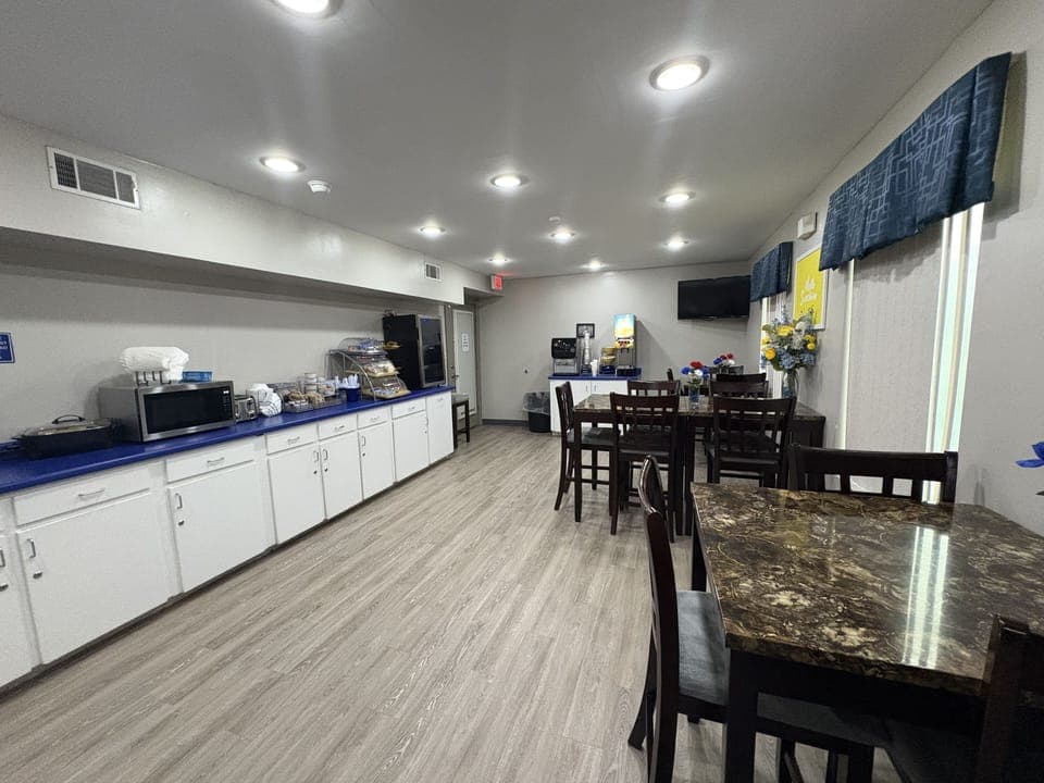 Free daily continental breakfast