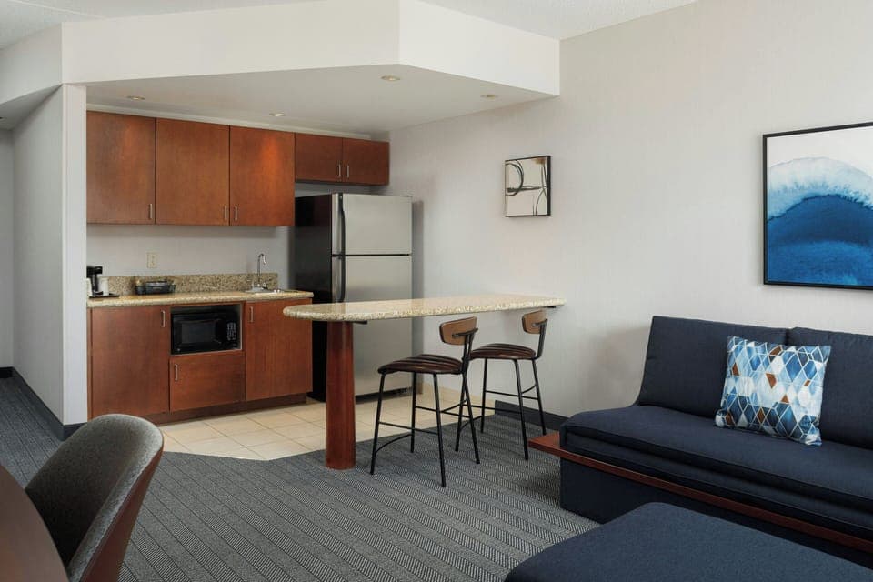 Suite, 1 Bedroom, Balcony | Living room | Smart TV, Netflix