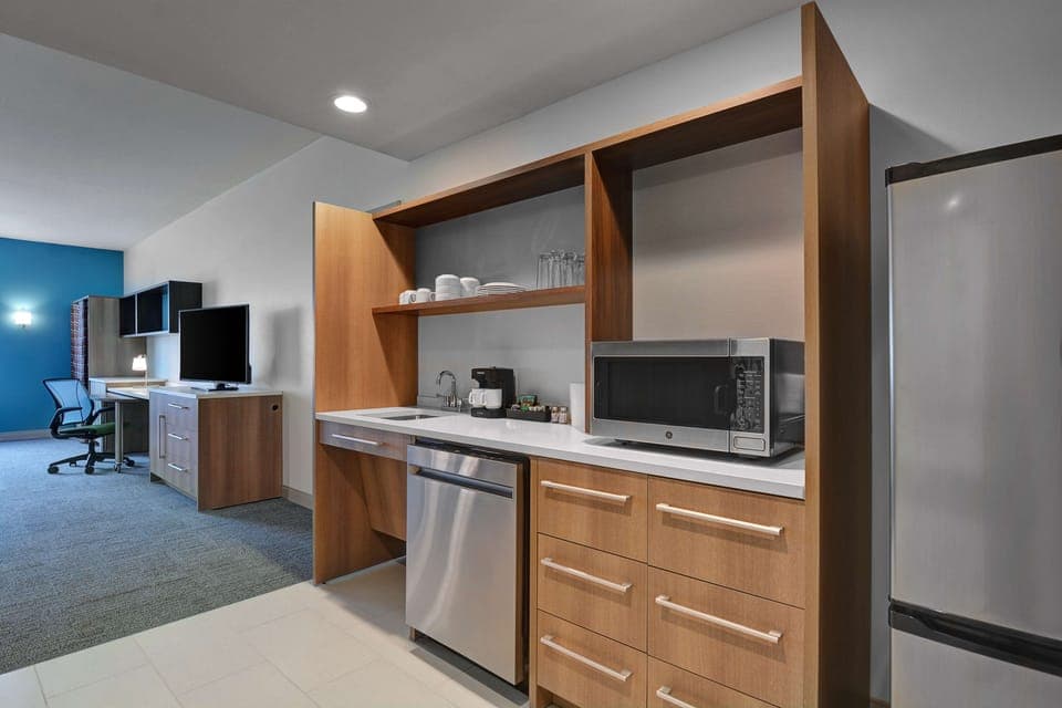 Standard Studio Suite, 1 King Bed, Accessible, Non Smoking (Roll-In Shower) | Private kitchen | Full-size fridge, microwave, dishwasher, coffee/tea maker