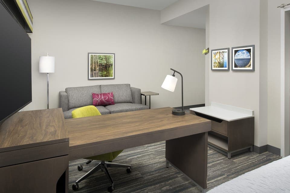 Studio, 1 King Bed, Non Smoking, Refrigerator & Microwave (Wet bar) | Desk, laptop workspace, bed sheets