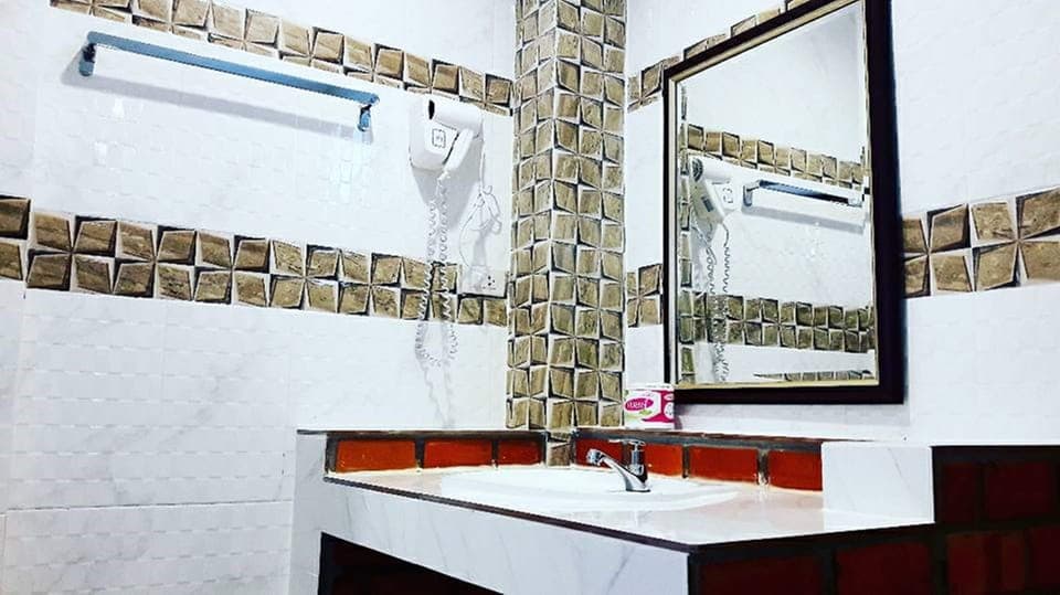 Bathroom sink