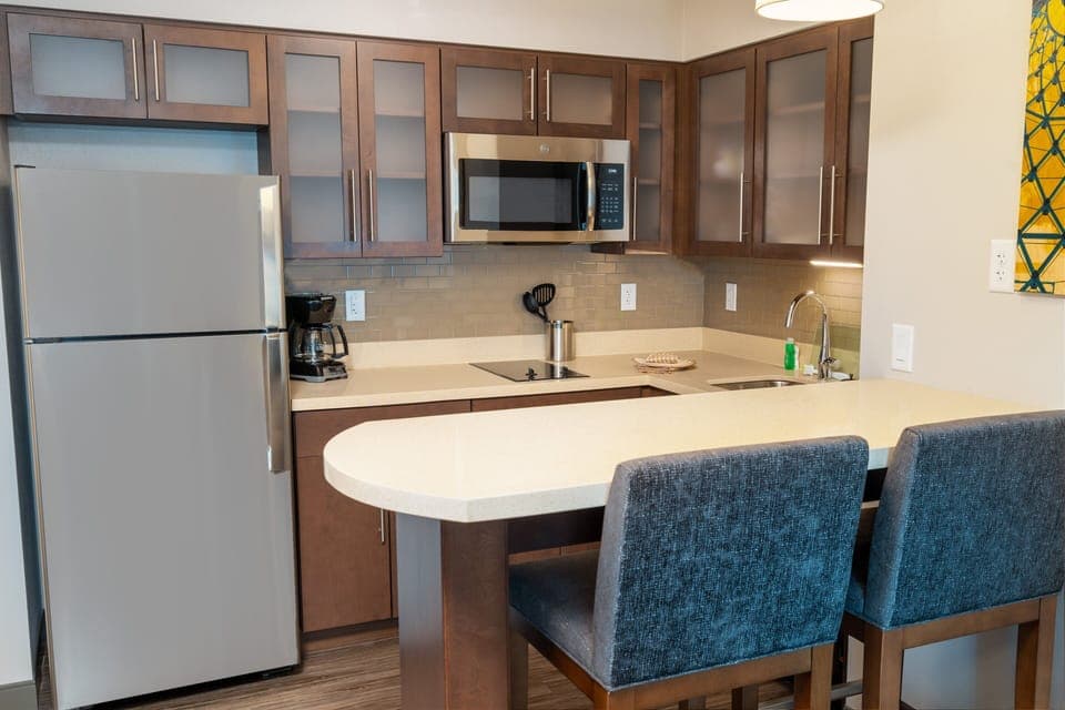 Suite, 1 Bedroom, Kitchen | Private kitchen | Coffee/tea maker