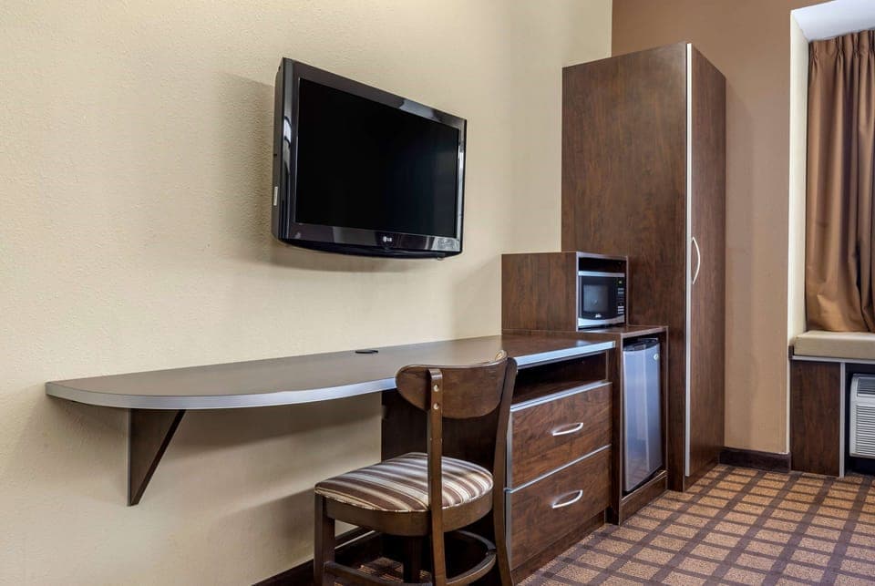 In-room safe, desk, iron/ironing board, free cribs/infant beds