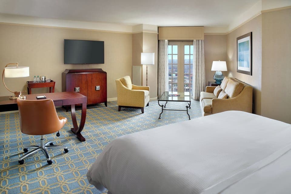 Junior Suite, 1 King Bed with Sofa bed, Courtyard View | Premium bedding, pillowtop beds, in-room safe, desk