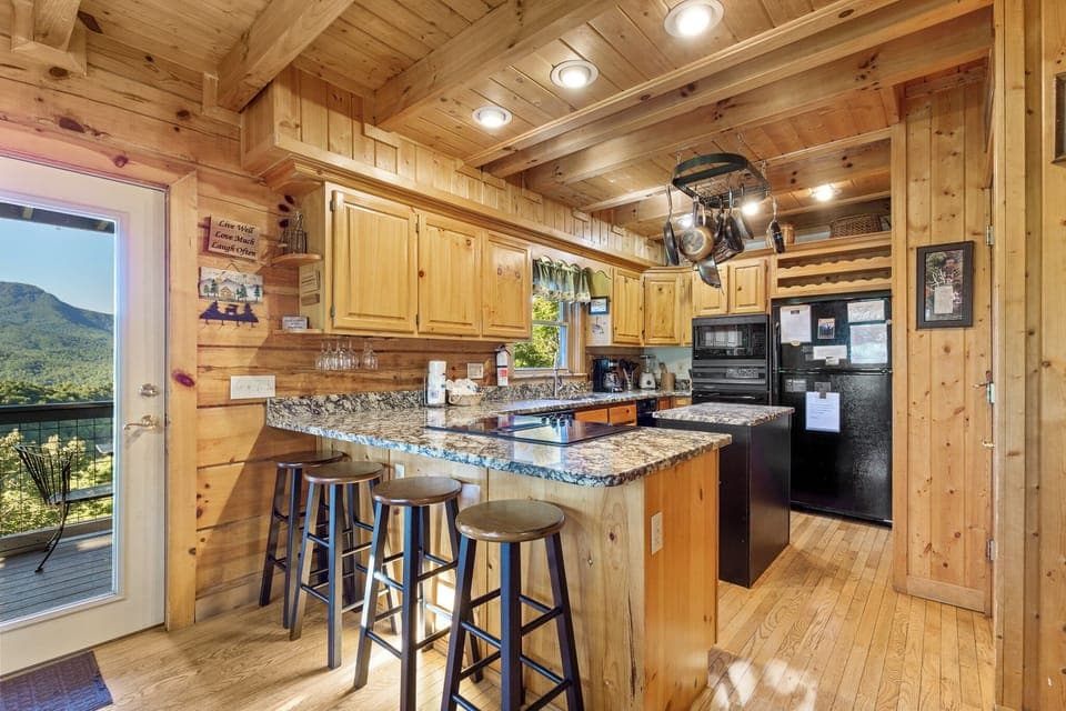 Studio (3 Bedrooms) | Property amenity