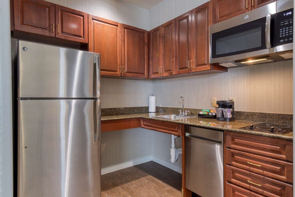 Full-size fridge, microwave, stovetop, dishwasher