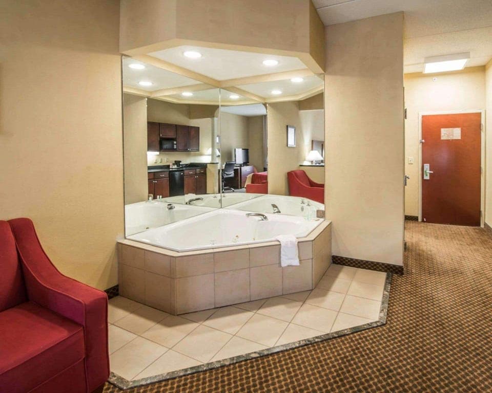 Premium bedding, pillowtop beds, in-room safe, desk