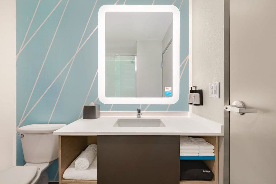 Premium bedding, in-room safe, individually decorated