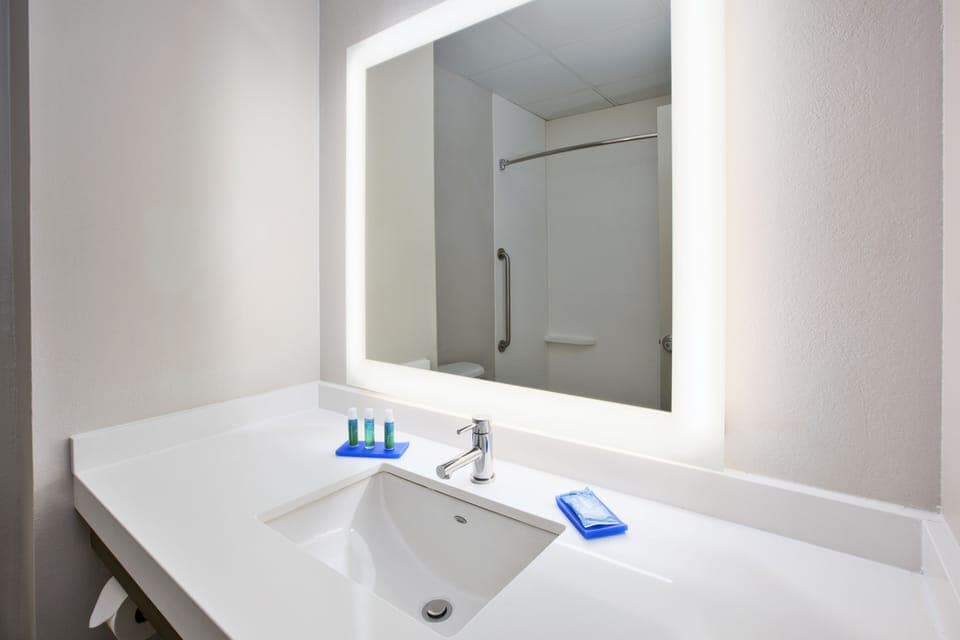Combined shower/tub, hair dryer, towels, soap
