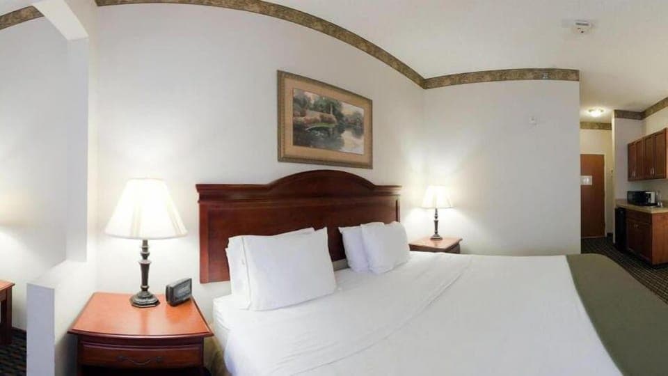 In-room safe, desk, blackout drapes, soundproofing