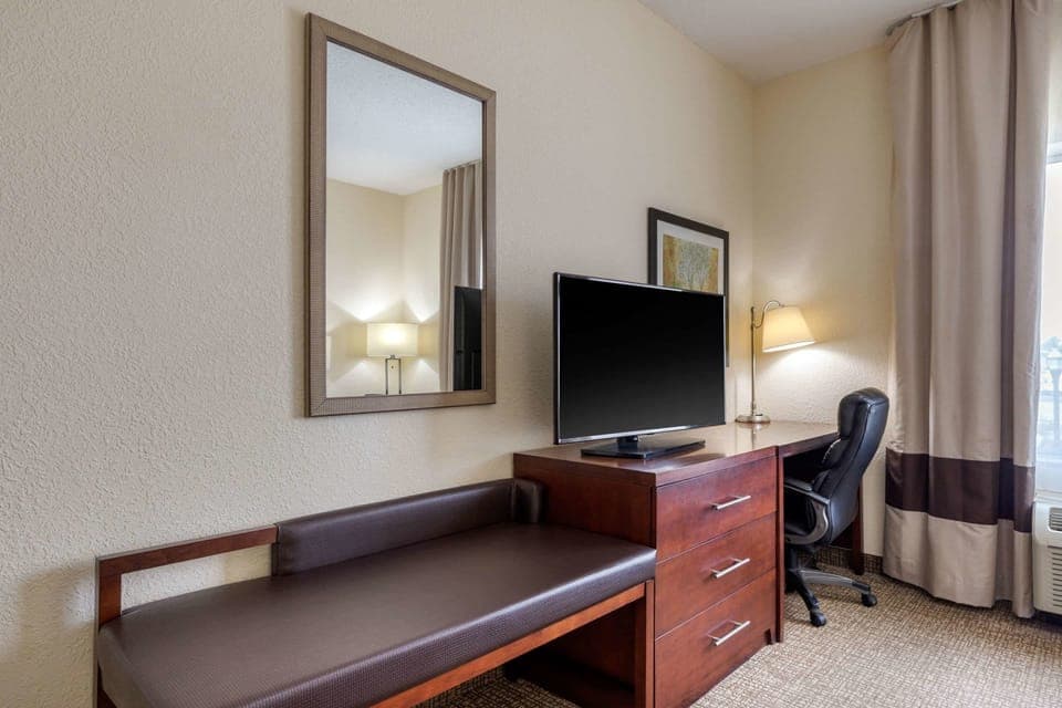 1 bedroom, premium bedding, desk, iron/ironing board