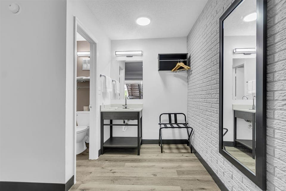 Combined shower/tub, eco-friendly toiletries, hair dryer, towels