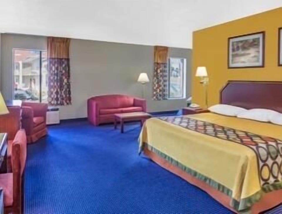 Desk, free cribs/infant beds, rollaway beds, free WiFi