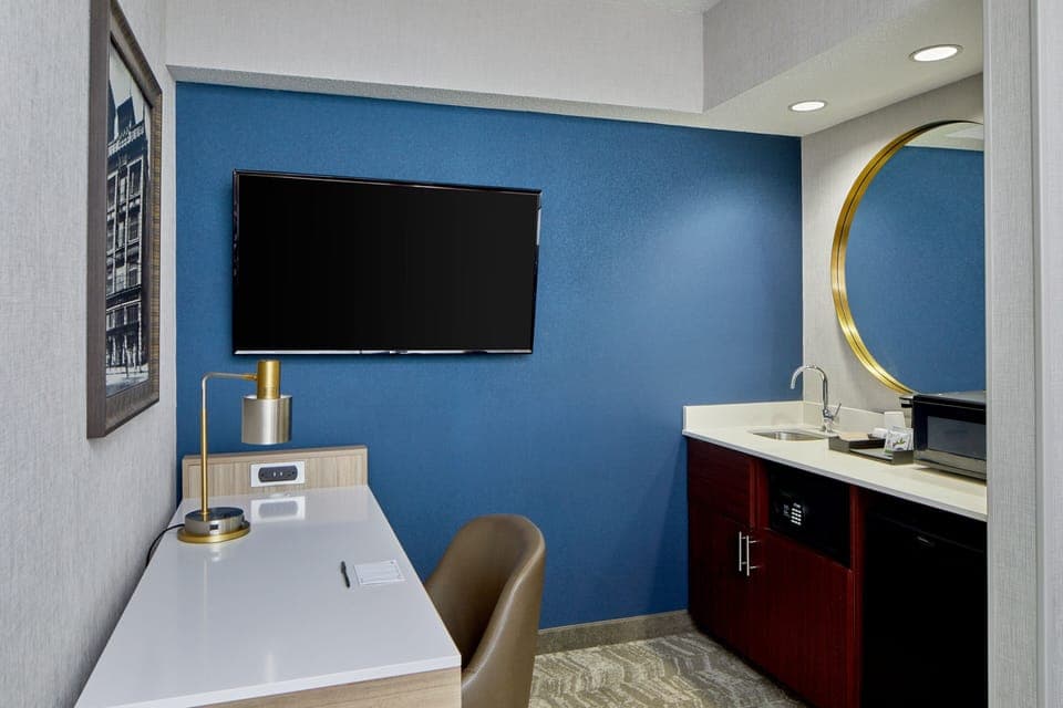 Studio, Multiple Beds, Balcony | Premium bedding, in-room safe, desk, iron/ironing board
