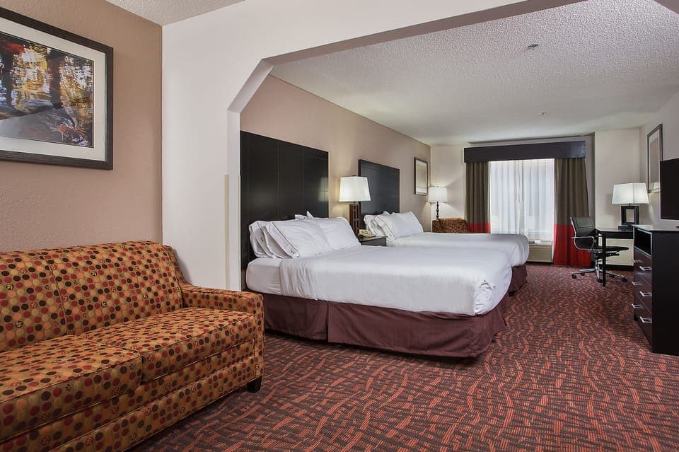 Suite, Multiple Beds | Desk, iron/ironing board, cribs/infant beds, free WiFi