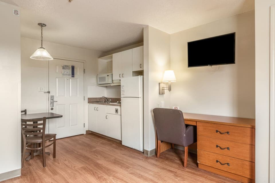 Desk, blackout drapes, free WiFi, bed sheets