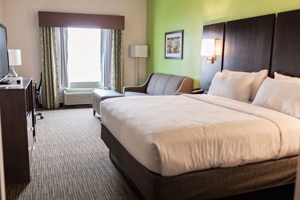 Standard Room, 1 King Bed with Sofa bed, Refrigerator | Desk, iron/ironing board, free cribs/infant beds, free WiFi