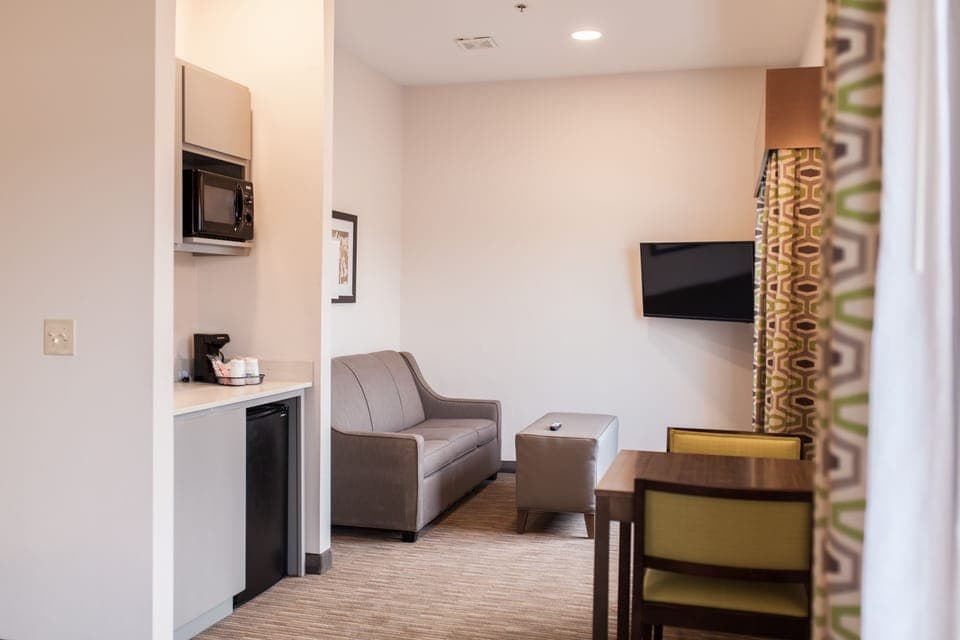 Desk, iron/ironing board, free cribs/infant beds, free WiFi