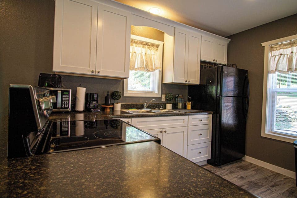 Signature Cabin, 2 Bedrooms, Non Smoking, Balcony | Private kitchen | Fridge, microwave, oven, stovetop