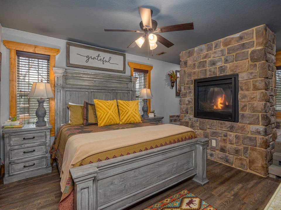 mountain-sunrise-pool-cottage-8