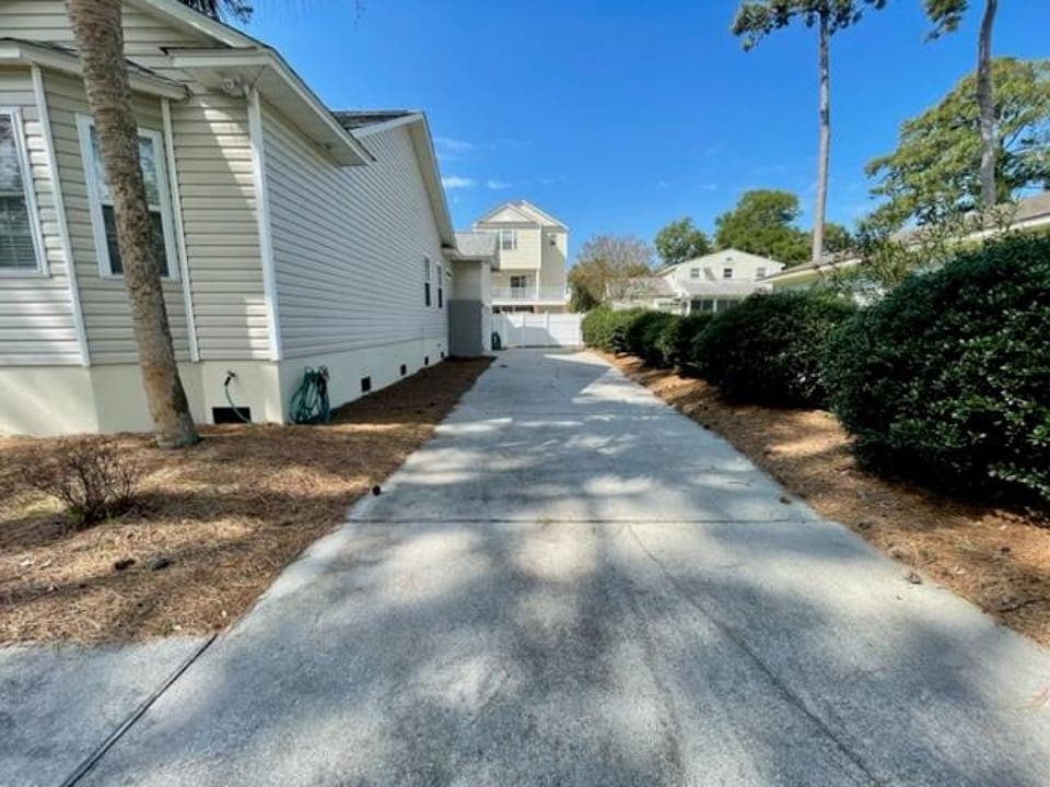 Large Driveway Fits Up to 4 Vehicles