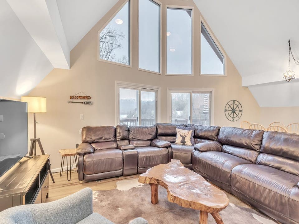Entry and main living area with very large sectional and gorgeous lake views