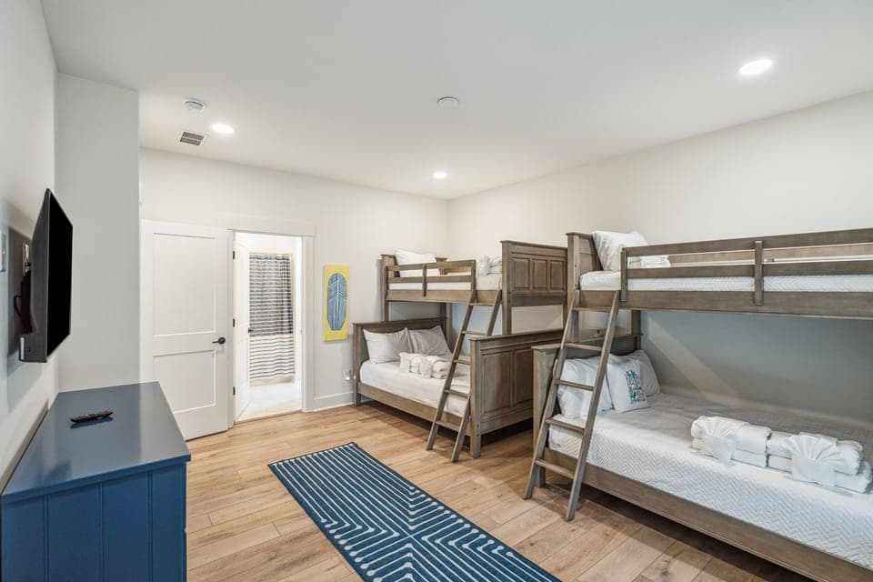 Upstairs Bedroom 4