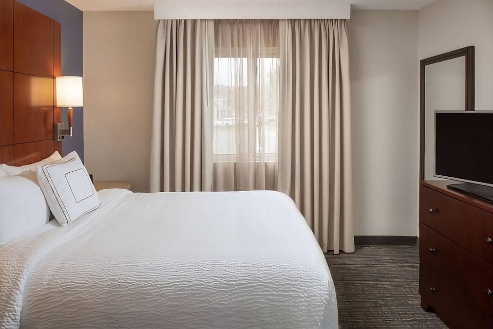 Sink into crisp linens and wake to soft daylight.