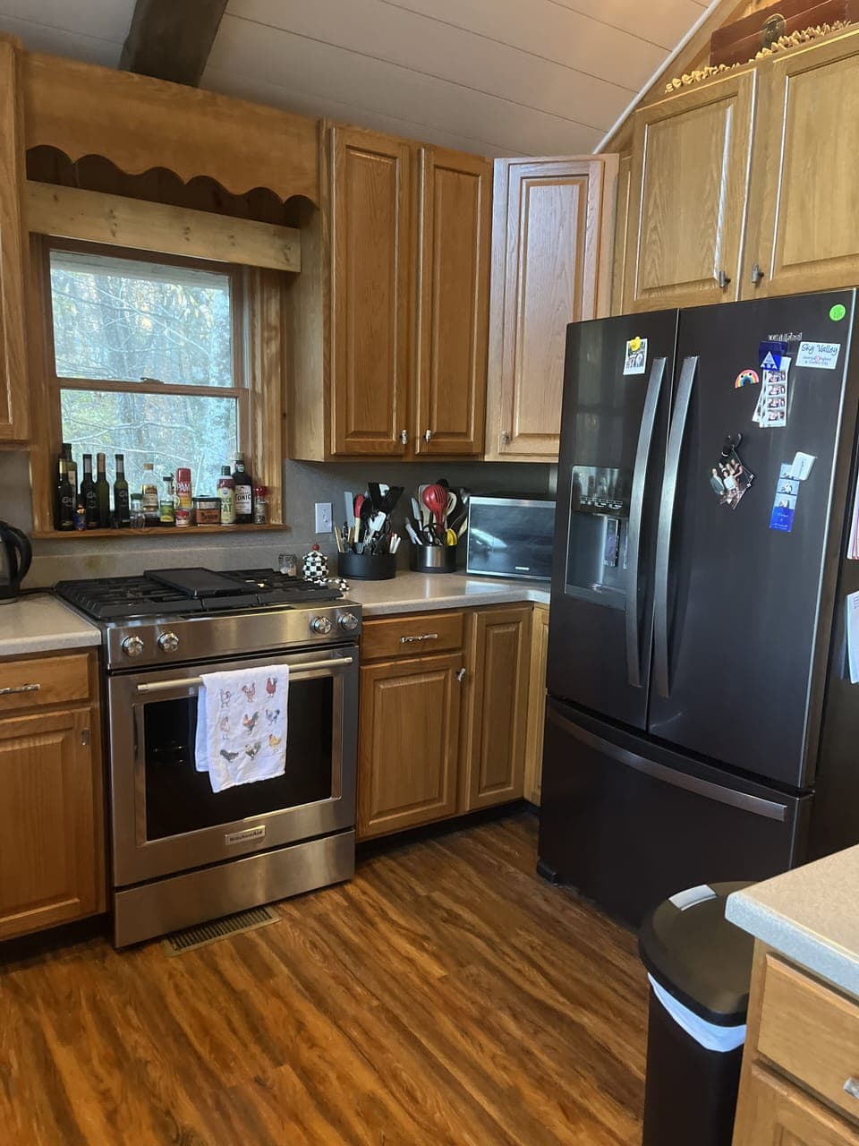 dual fuel stove and oven - gas stovetop, electric oven 
