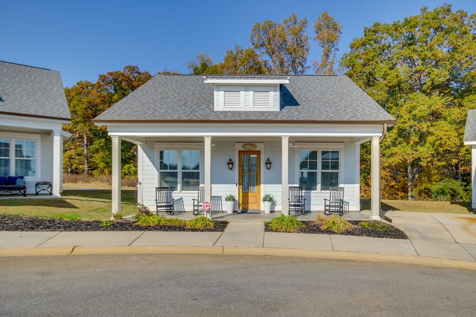 Greenwood Vacation Rental | 2BR | 2BA | 980 Sq Ft | 2 Steps for Entry