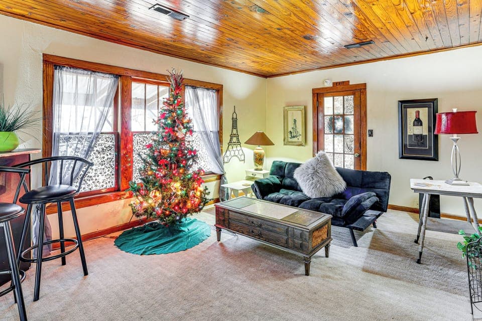 Gleason Vacation Rental | 2BR | 1BA | 1,100 Sq Ft | Steps to Enter