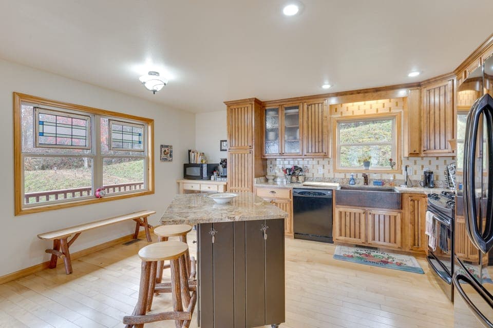 Kitchen | Main Level | Dishwasher | Coffee Maker | Cooking Basics