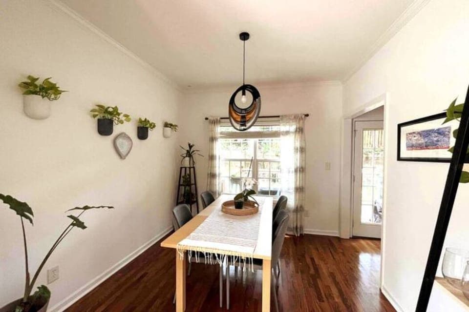 Indoor Dining Room seating for 6