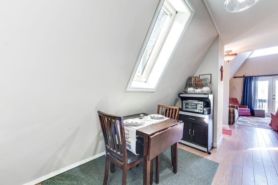Dining Area | Dishware & Flatware Provided