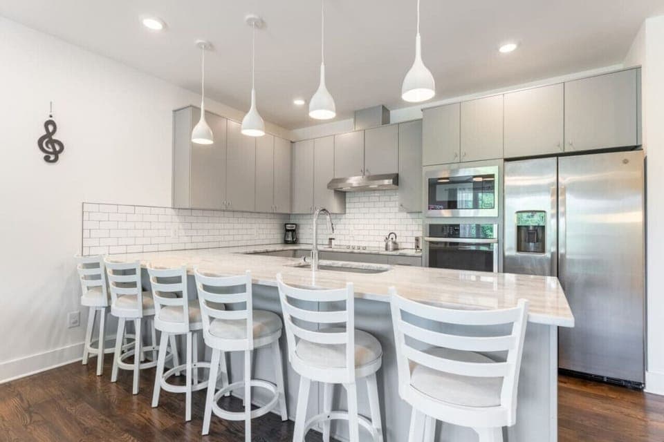 Stocked Kitchen w/ Luxury Finishes